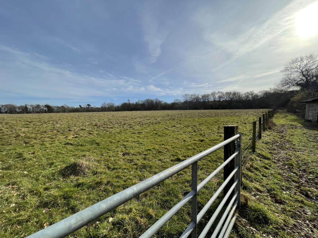 Lot: 65 - GRAZING LAND AND PART WOODLAND EXTENDING TO 5.5 ACRES - External photo of land for sale in Sevenoaks